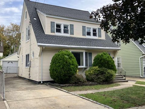 121 Campbell Avenue, Williston Park, NY 11596 - MLS#: 940053