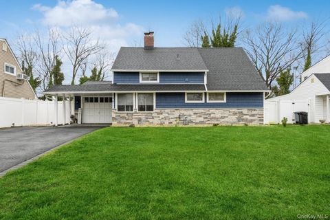 196 Willowood Drive Wantagh NY 11793