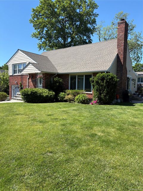 Homes For Sale - 3 Carolyn Place<br/> Bronxville, NY 10708