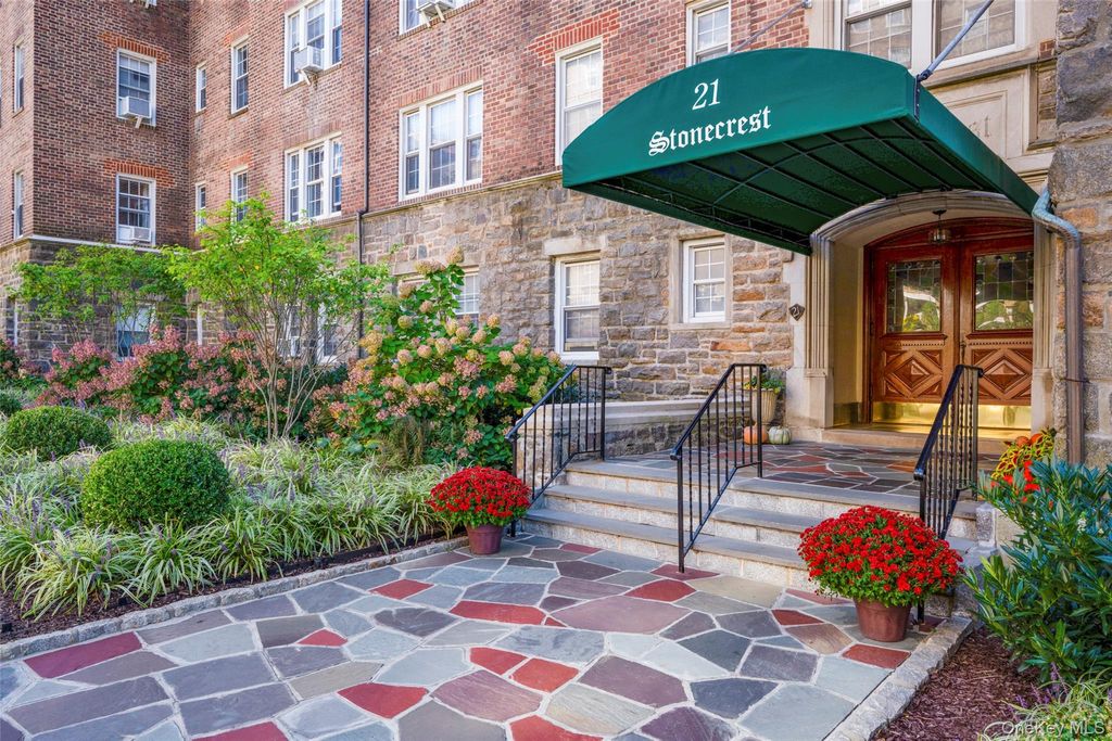 Photo of 21 N Chatsworth Avenue #4N, Larchmont, NY 10538 (MLS # 922248)