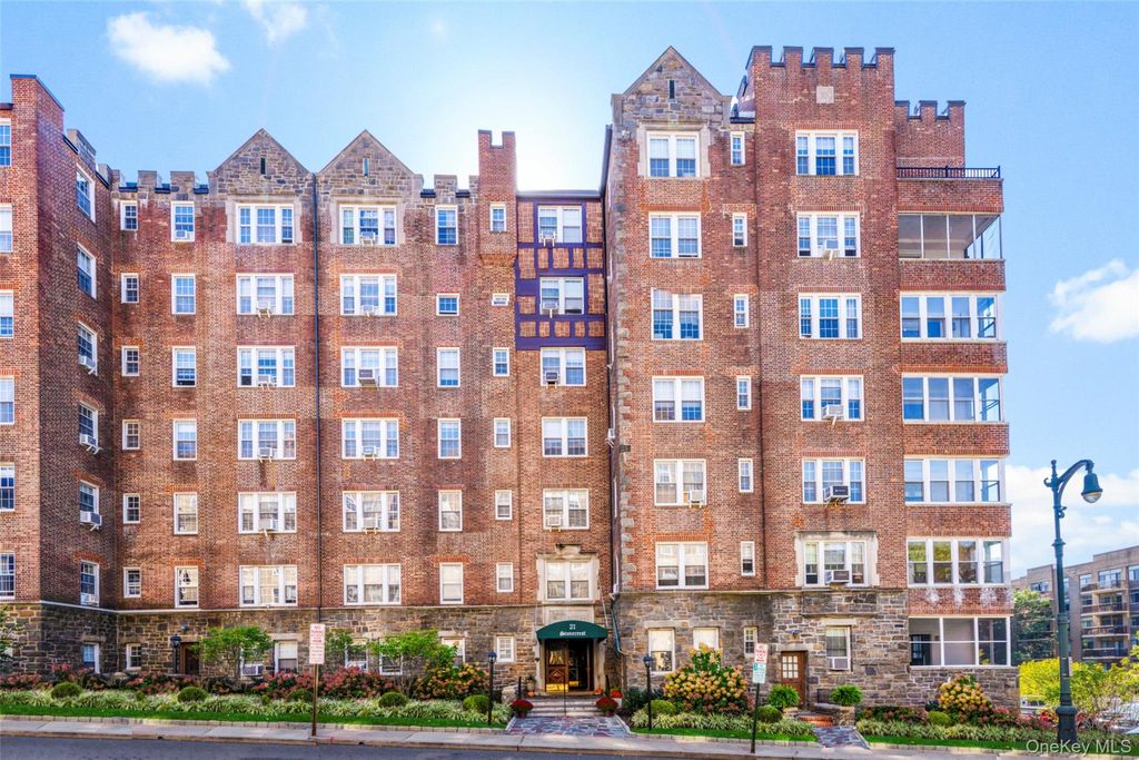 Photo of 21 N Chatsworth Avenue #4N, Larchmont, NY 10538 (MLS # 922248)