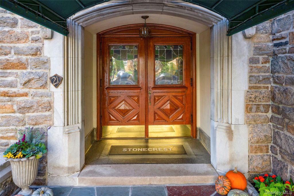 Photo of 21 N Chatsworth Avenue #4N, Larchmont, NY 10538 (MLS # 922248)