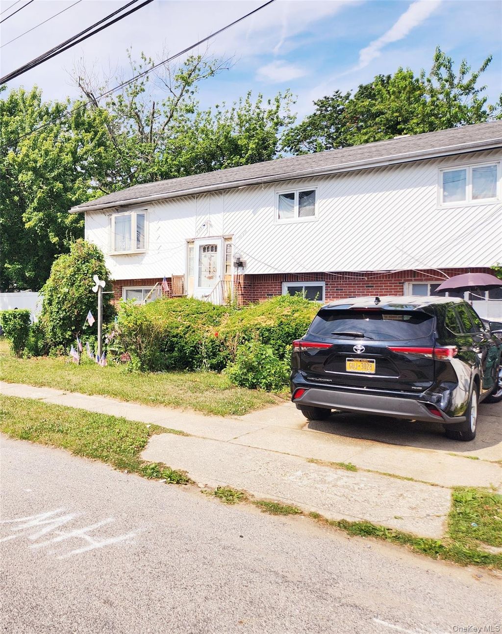 Photo of 1090 Pinebrook Ct, West Hempstead, NY 11552 (MLS # 942802)