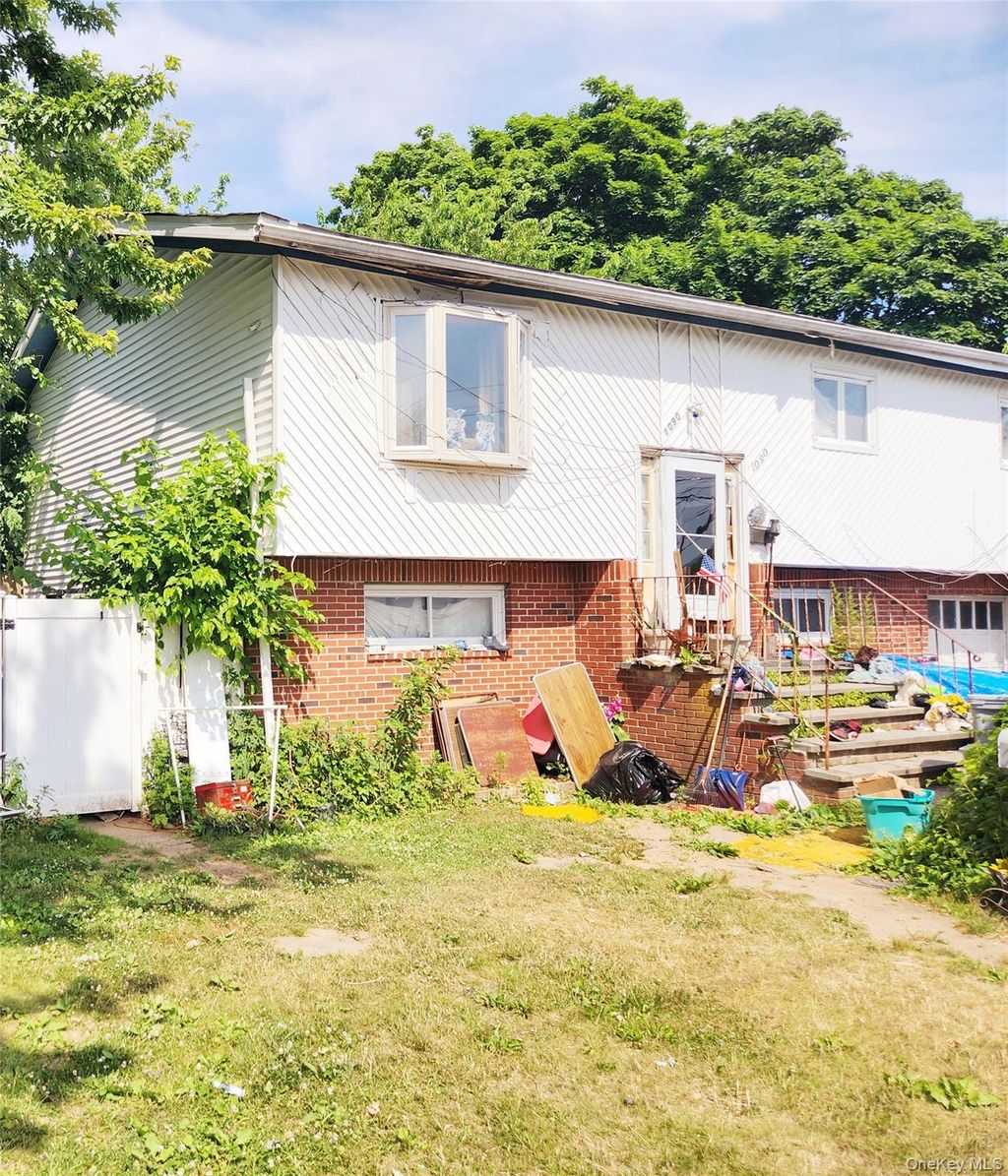 Photo of 1090 Pinebrook Ct, West Hempstead, NY 11552 (MLS # 942802)