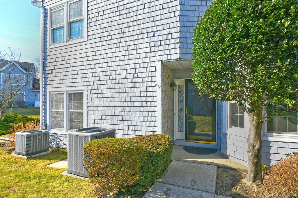 Photo of 104 Lakebridge Drive N, Kings Park, NY 11754 (MLS # 951819)