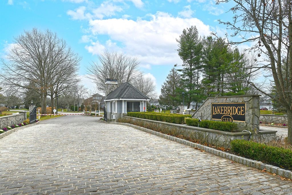 Photo of 104 Lakebridge Drive N, Kings Park, NY 11754 (MLS # 951819)