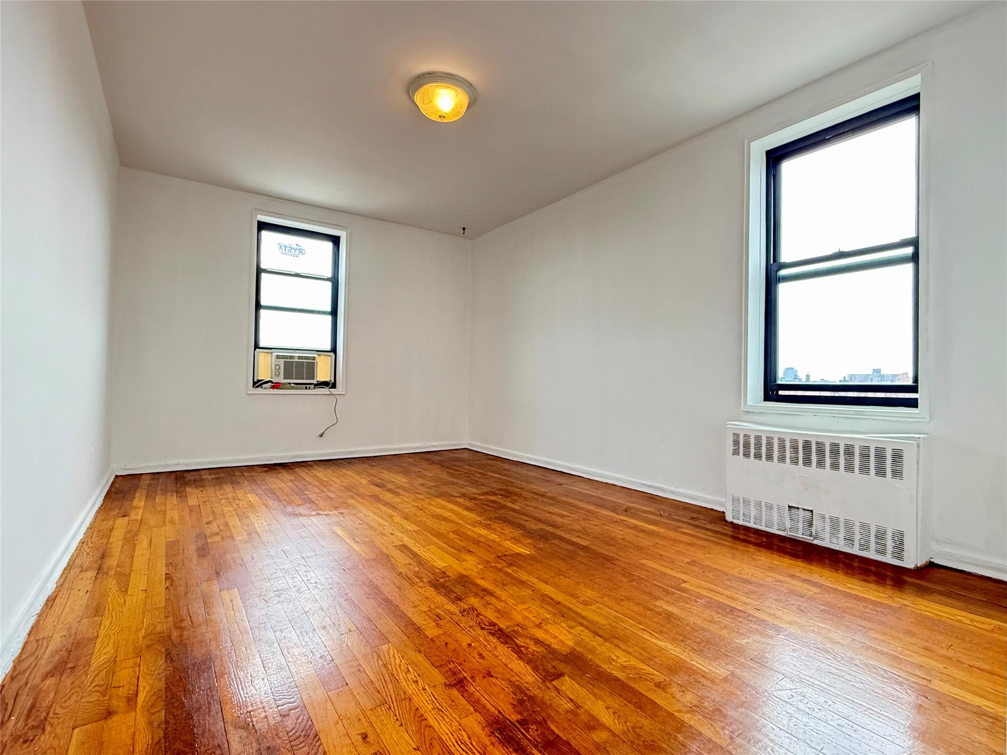 Property for Sale at 149 Street 6S, Flushing, Queens, NY - Bedrooms: 3 
Bathrooms: 1 
Rooms: 6  - $398,000