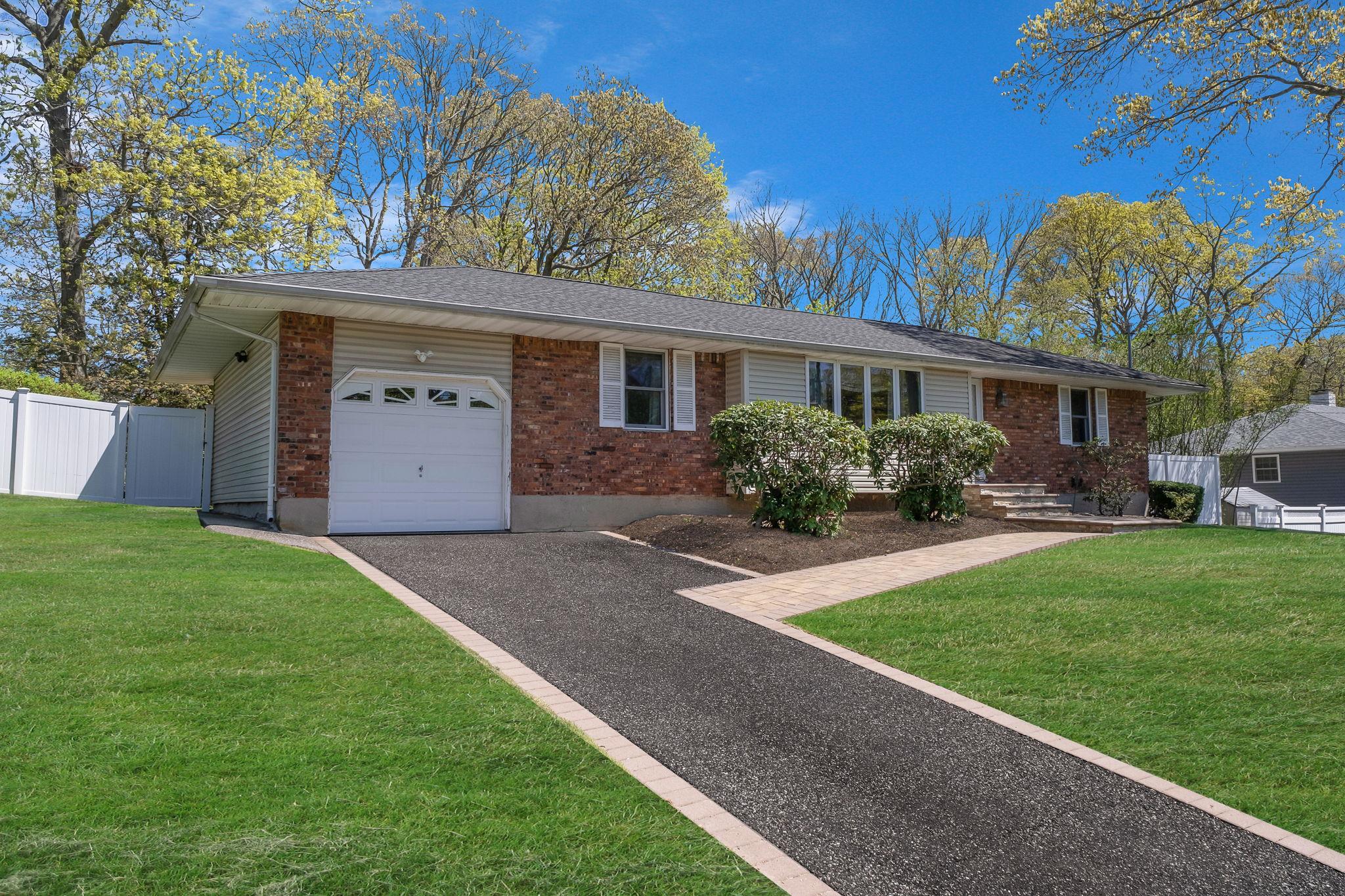 37 Balaton Avenue, Ronkonkoma, New York image 3