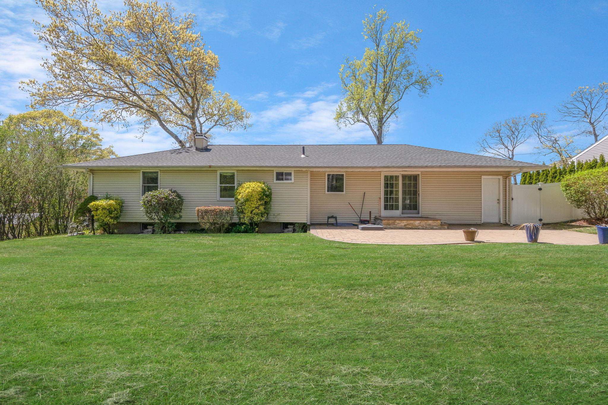 37 Balaton Avenue, Ronkonkoma, New York image 20
