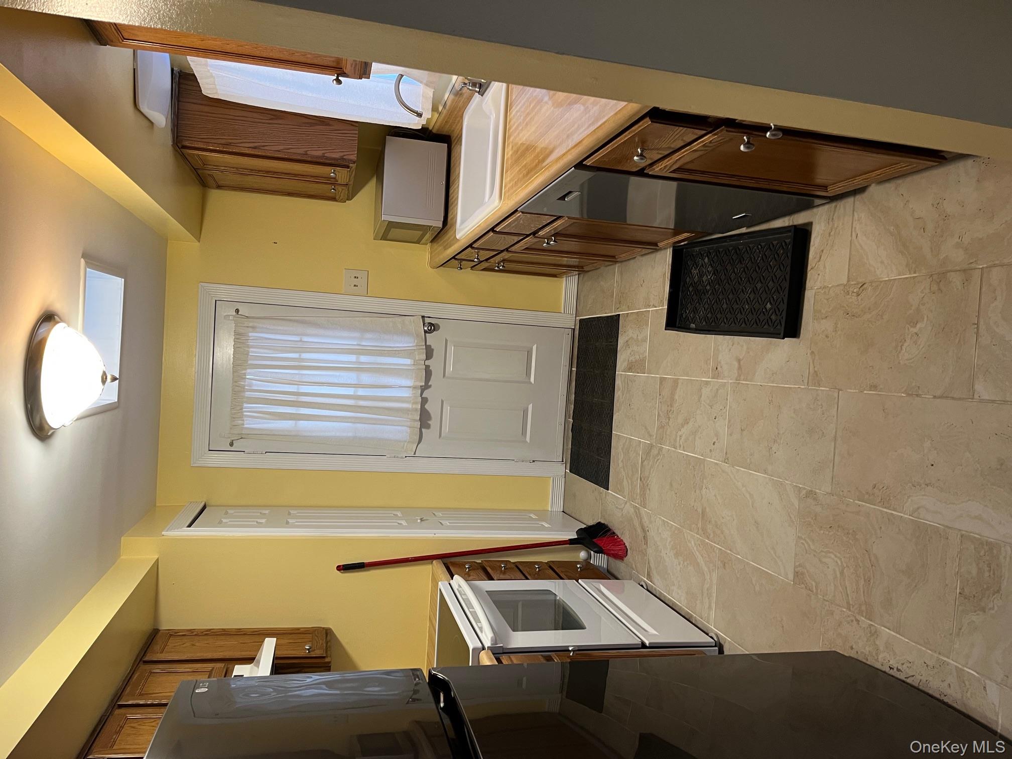 1011 Mountain View Court