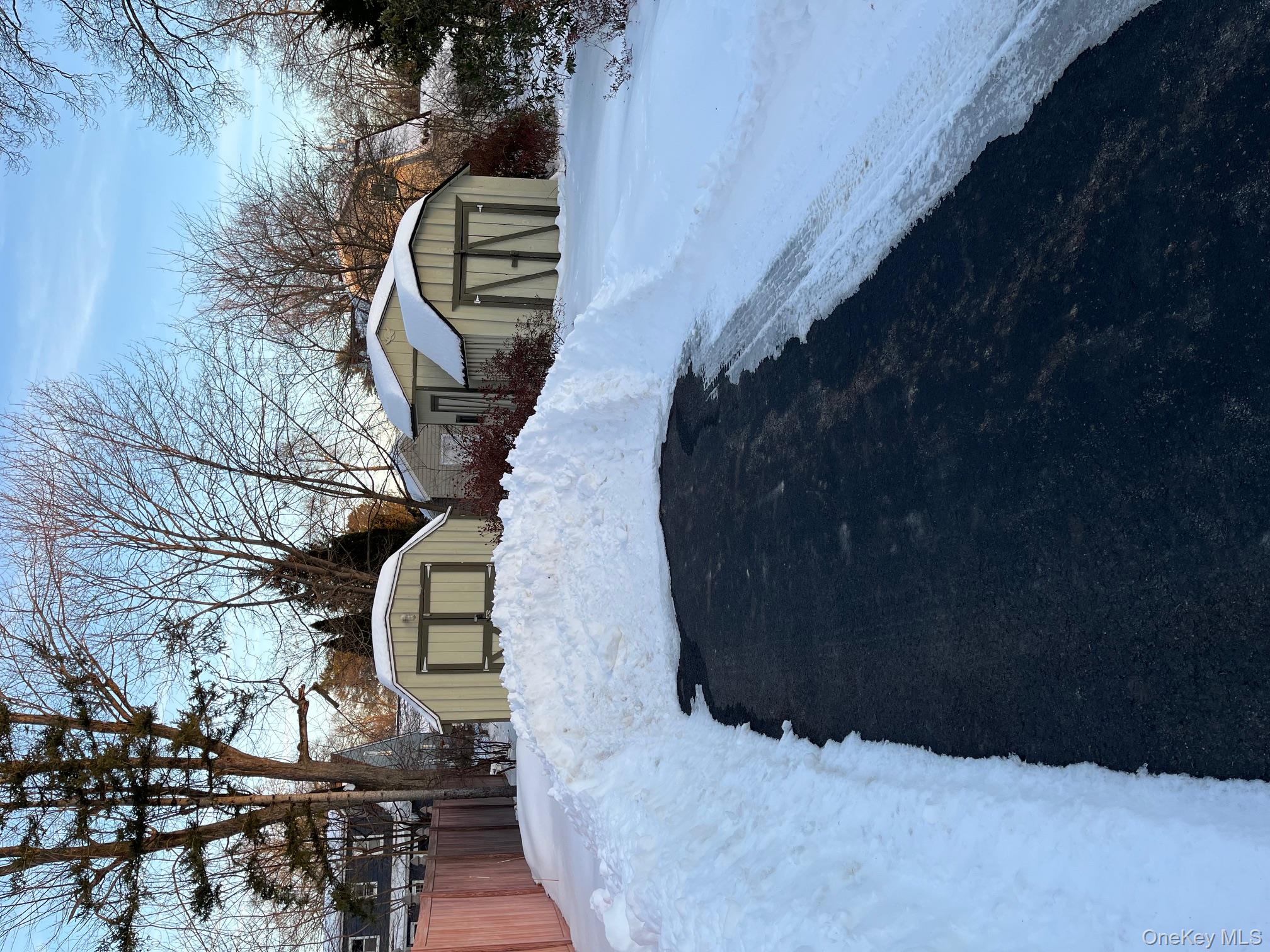 1011 Mountain View Court