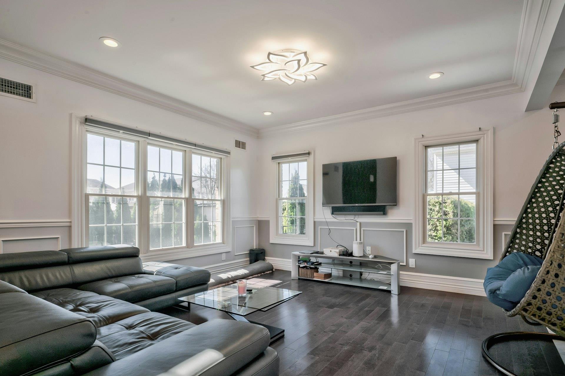 31 Burke Avenue, Jericho, New York image 14