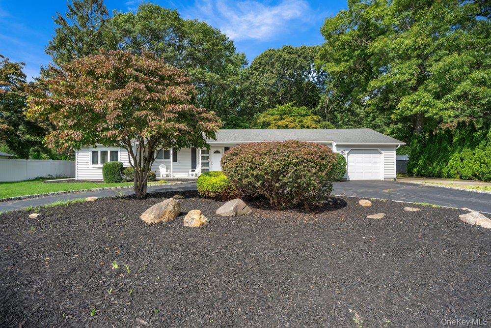 Photo of 24 Blackfoot Trail, Shoreham, NY 11786 (MLS # 1049337)