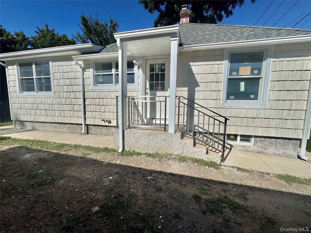 Photo of 98 Steamboat Road, Great Neck, NY 11024 (MLS # 1043360)