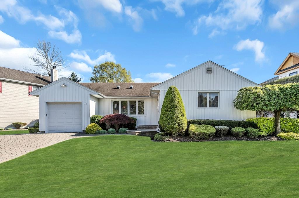 20 Doone Drive, Syosset, New York image 2