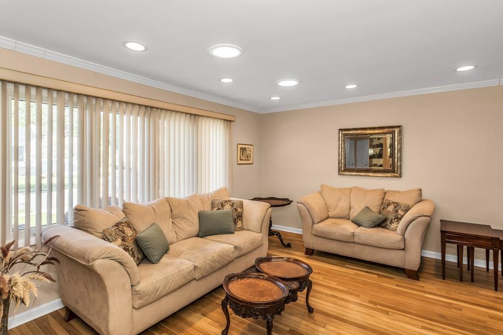 20 Doone Drive, Syosset, New York image 8