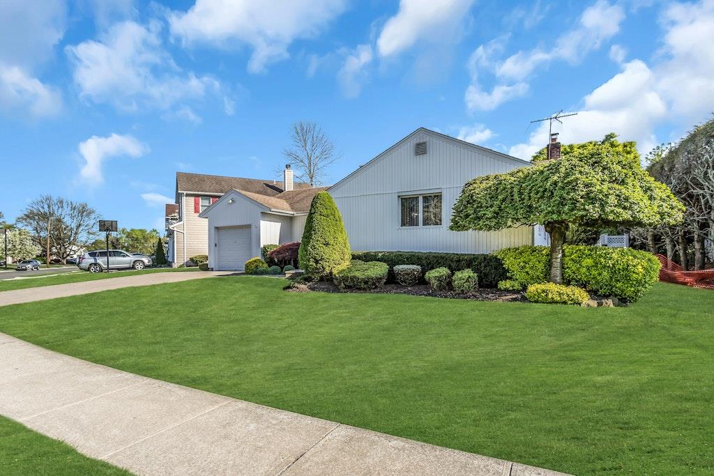 20 Doone Drive, Syosset, New York image 4
