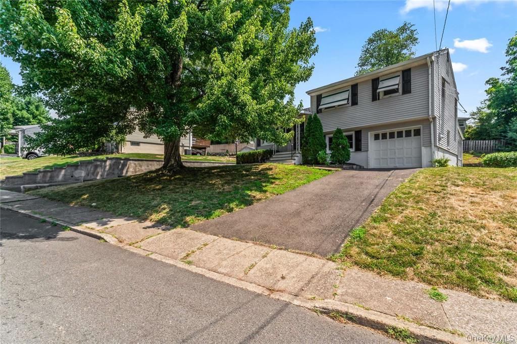 Photo of 6 Valley View Terrace, Suffern, NY 10901 (MLS # 984219)