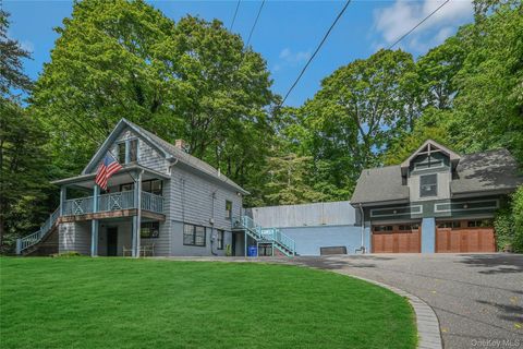 Photo of 61 Youngs Hill Road, Huntington, NY 11743 (MLS # 913277)