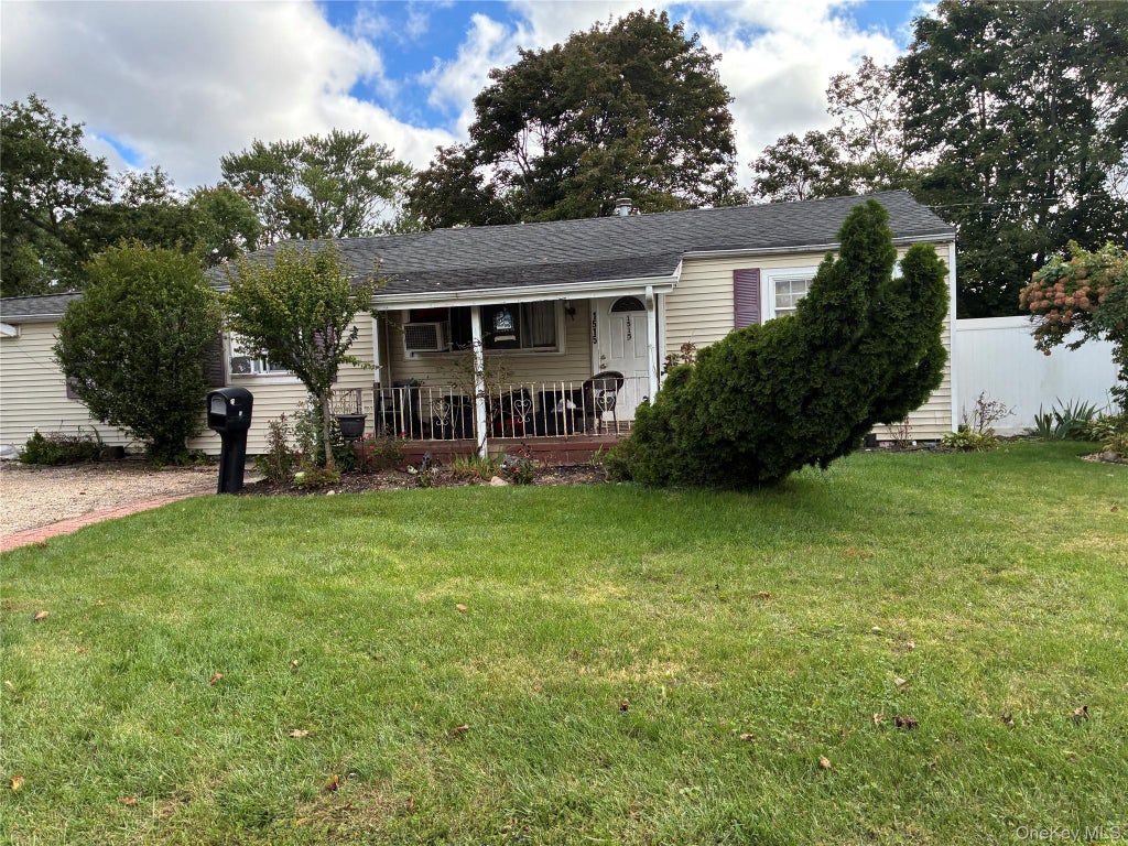 Photo of 1515 Emkay Street, Bay Shore, NY 11706 (MLS # 1059033)