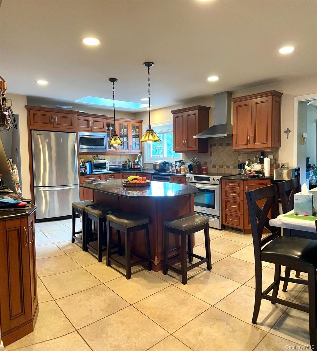 Photo of 921 Wellington Road, Westbury, NY 11590 (MLS # 922618)