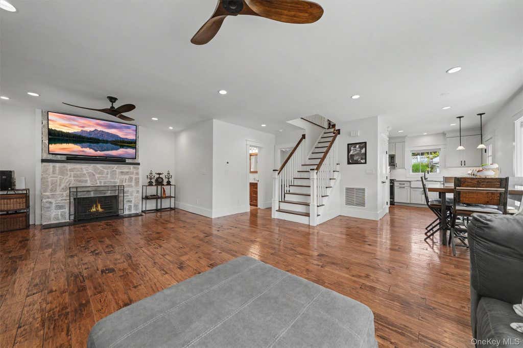 Photo of 26 Gedney Terrace, White Plains, NY 10605 (MLS # 1037965)