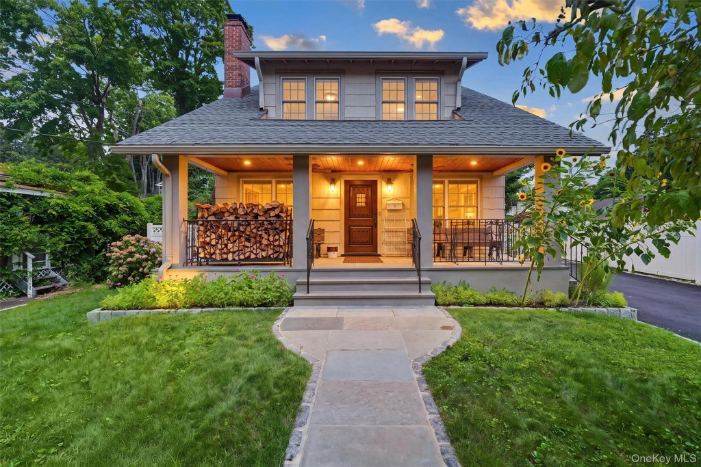 Photo of 26 Gedney Terrace, White Plains, NY 10605 (MLS # 1037965)