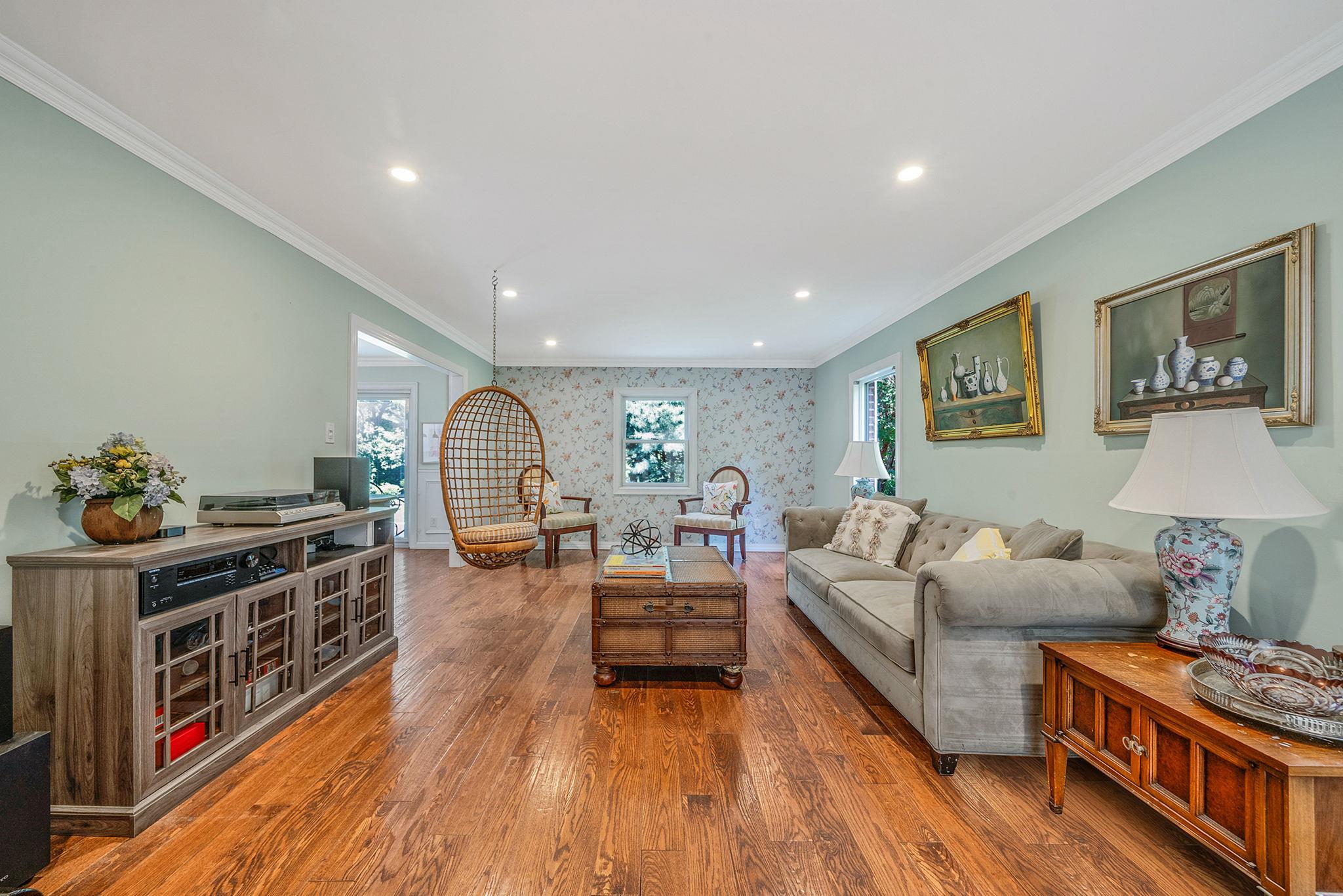 25 Rustic Gate Lane, Dix Hills, New York image 8