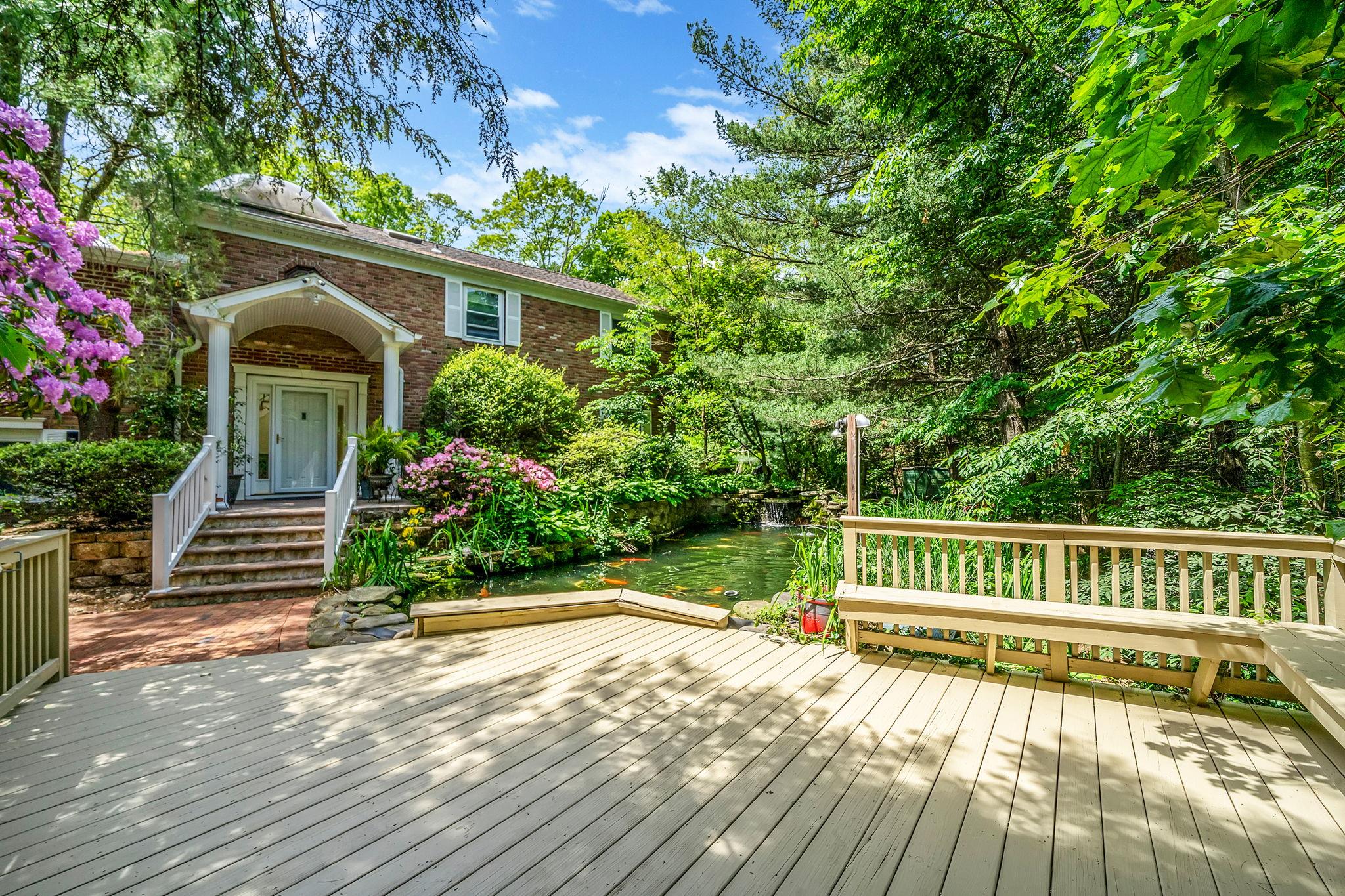 25 Rustic Gate Lane, Dix Hills, New York image 2
