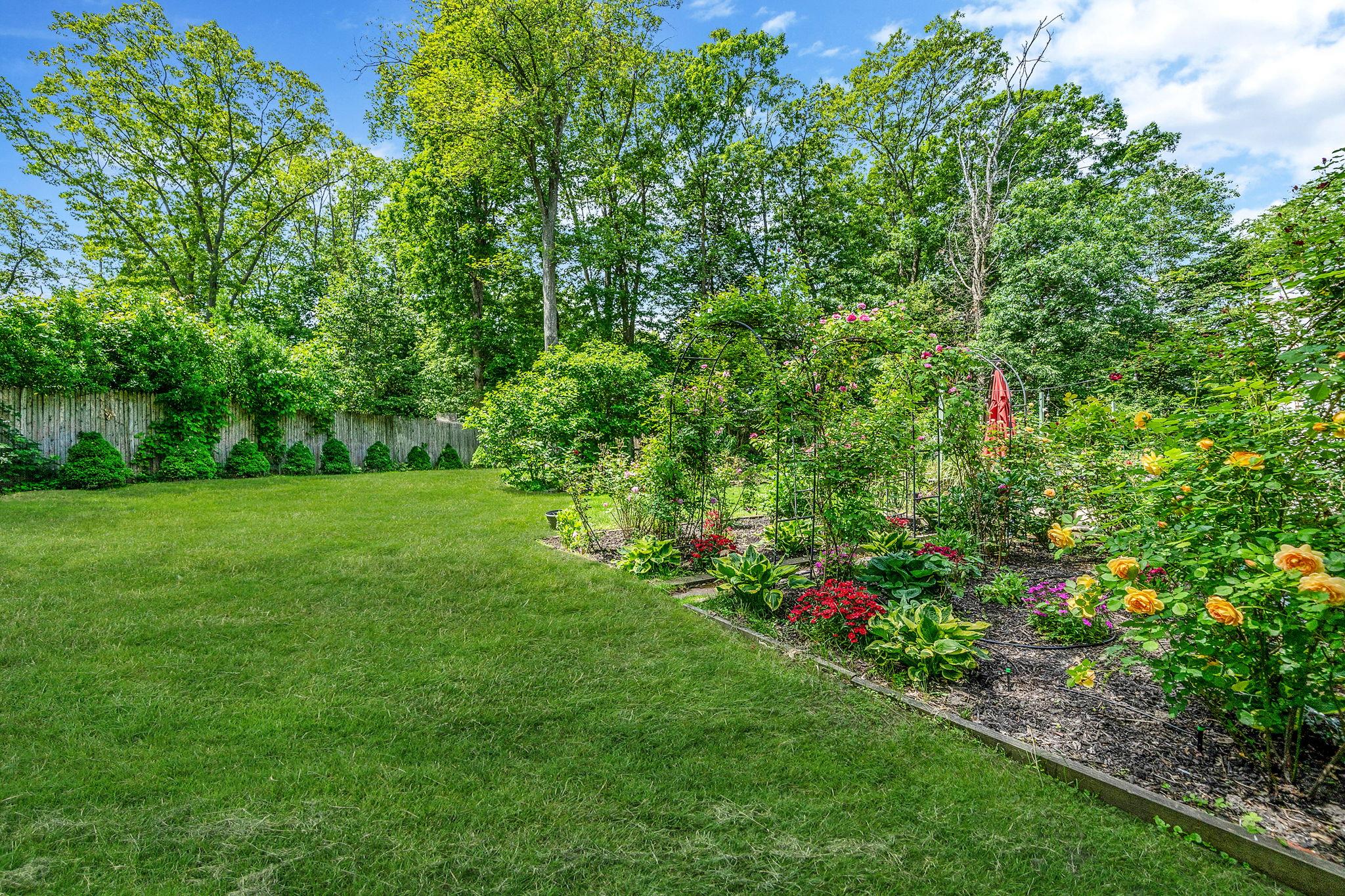 25 Rustic Gate Lane, Dix Hills, New York image 43