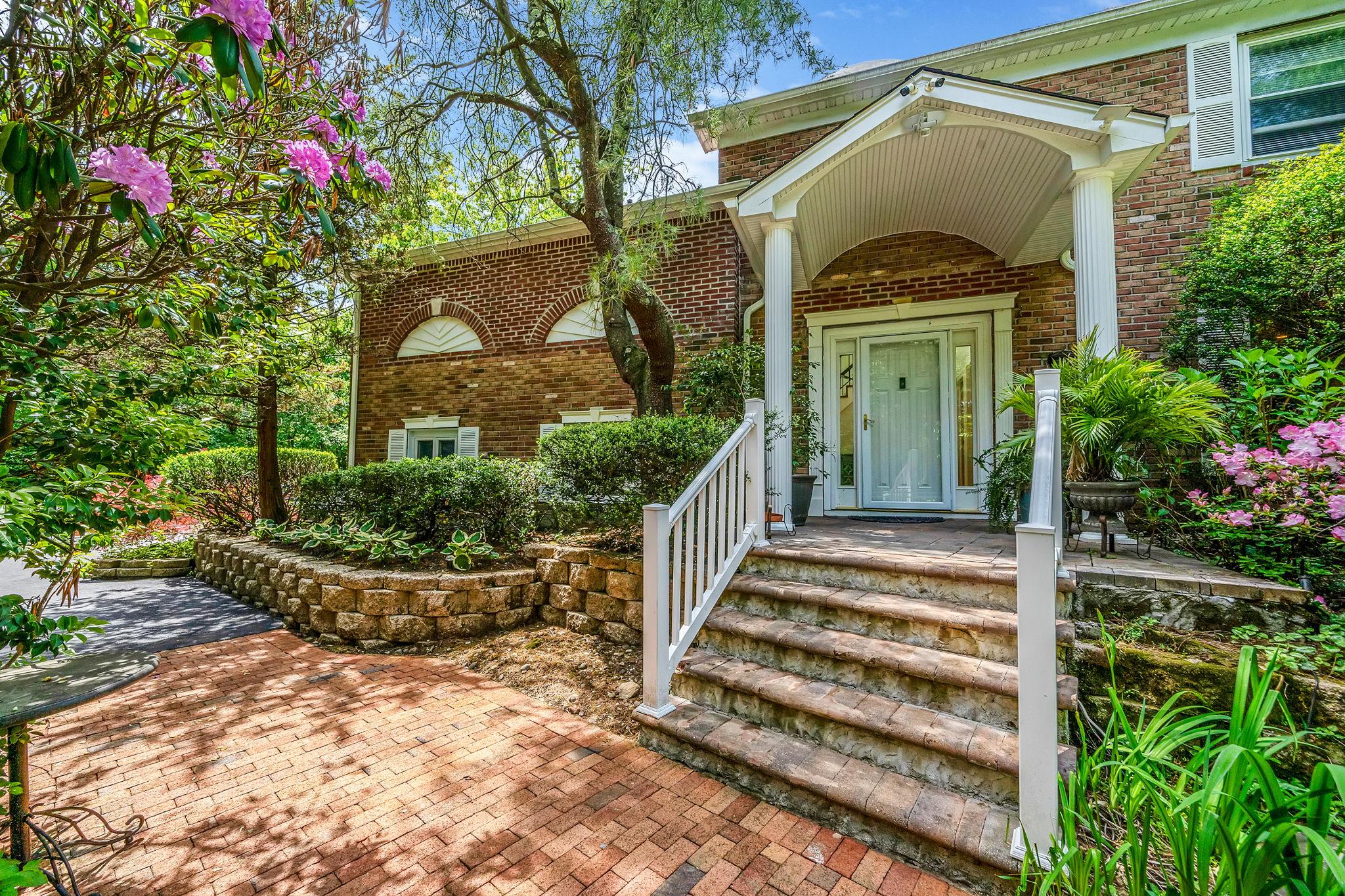 25 Rustic Gate Lane, Dix Hills, New York image 3