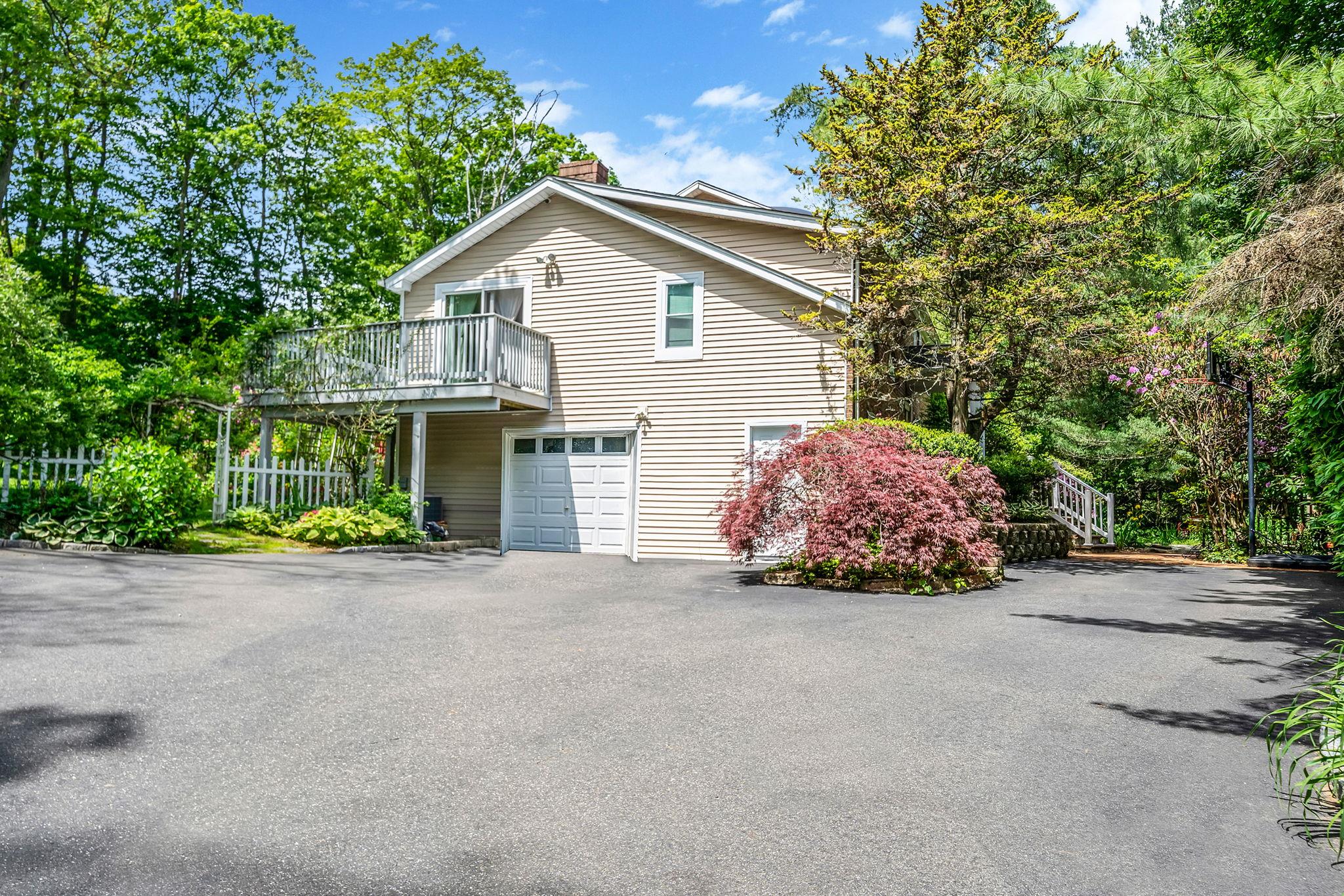 25 Rustic Gate Lane, Dix Hills, New York image 5