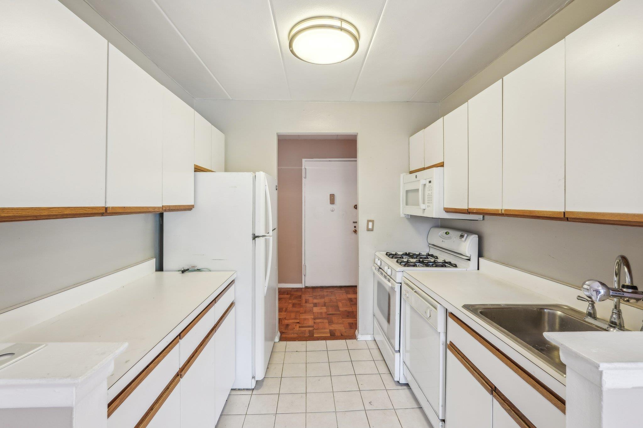 372 Central Park Avenue #3U, Scarsdale, New York image 6