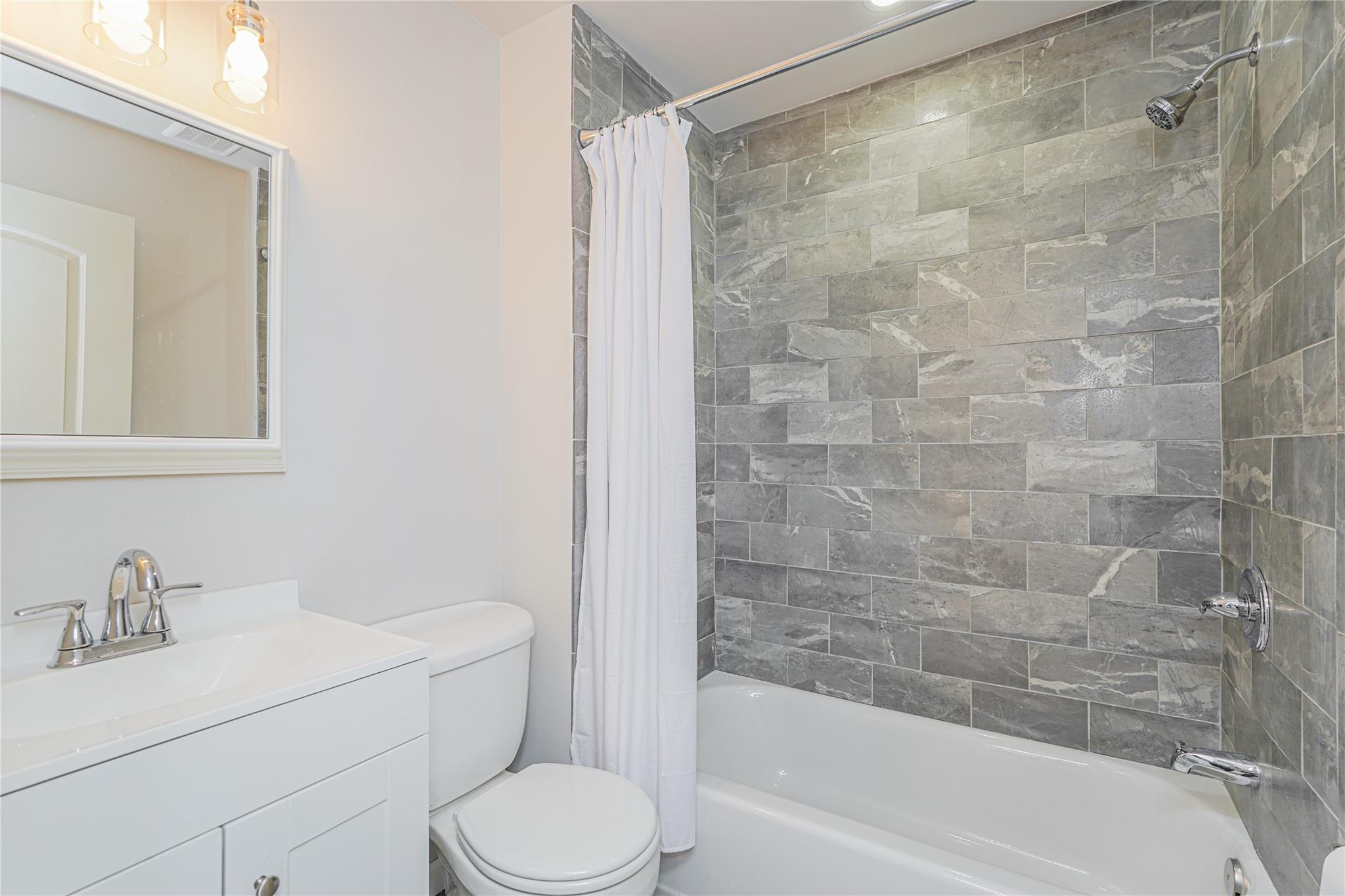 Staten Island, New York 10305, United States, 2 Bedrooms Bedrooms, ,1 BathroomBathrooms,Residential,Active,105729