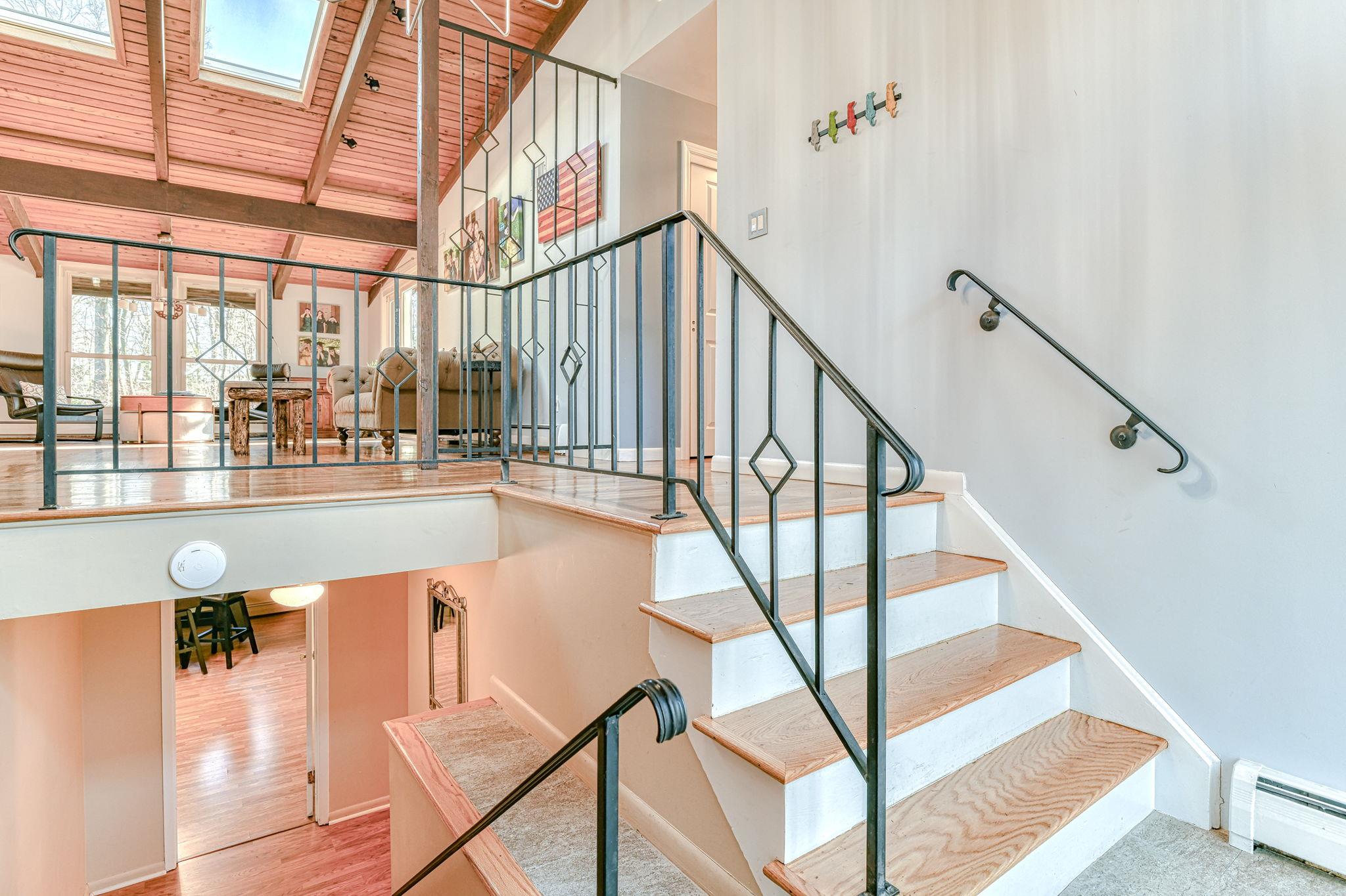 5 Robin Lane, West Nyack, New York image 2