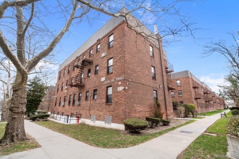 Homes For Sale - 215-12 47 Ave Ave #2B<br/> Bayside, NY 11361