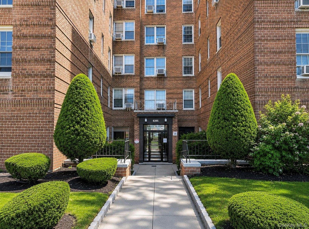 Photo of 6385 Woodhaven Boulevard #5A2, Rego Park, NY 11374 (MLS # 1021001)