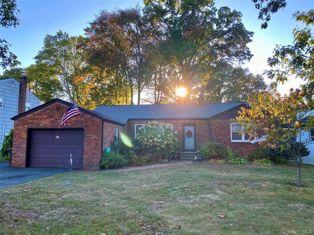 Photo of 65 Oak Avenue, Huntington Station, NY 11746 (MLS # 922559)
