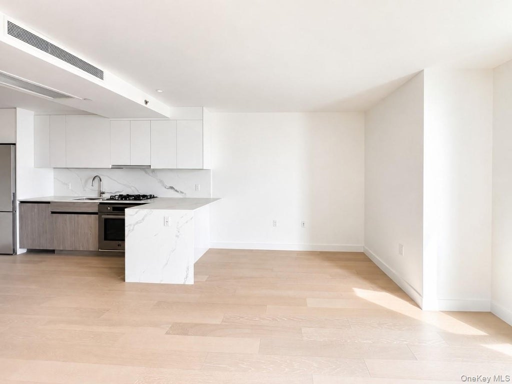 Photo of 144-49 Northern Boulevard #722, Flushing, NY 11354 (MLS # 1037015)