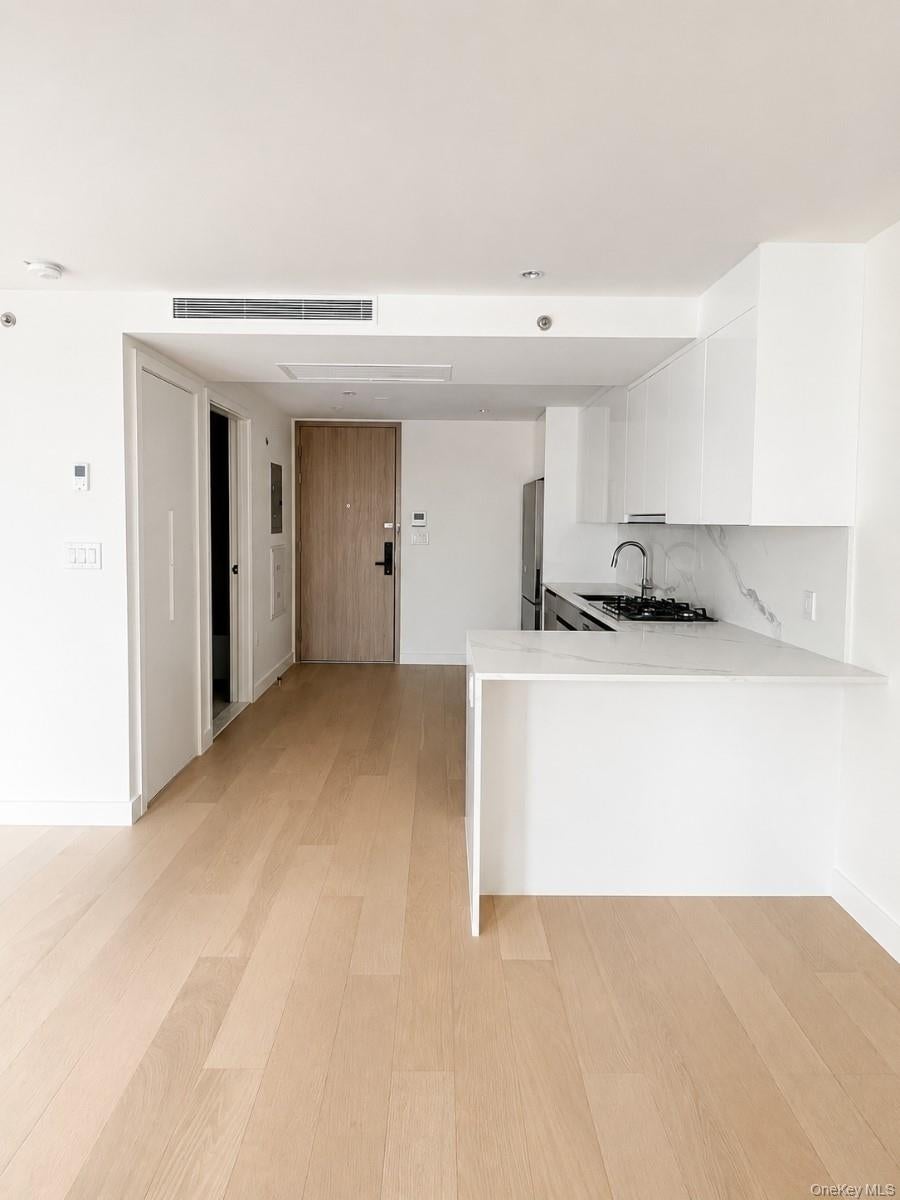 Photo of 144-49 Northern Boulevard #722, Flushing, NY 11354 (MLS # 1037015)