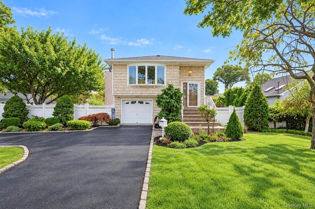 Photo of 355 W Islip Boulevard, West Islip, NY 11795 (MLS # 1053401)