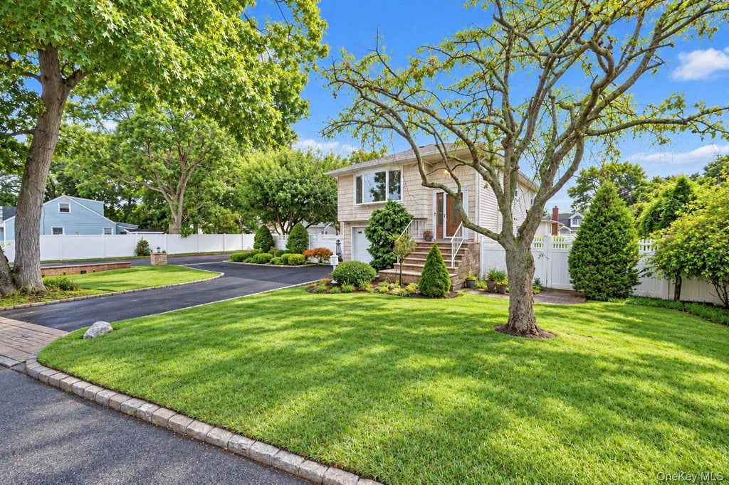 Photo of 355 W Islip Boulevard, West Islip, NY 11795 (MLS # 1053401)
