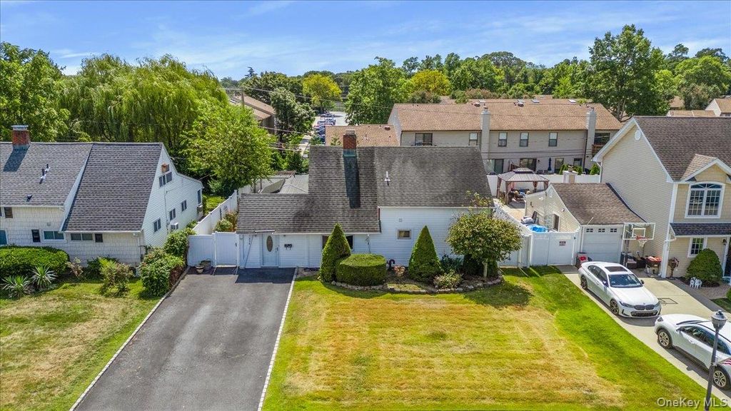 Photo of 236 Duckpond Drive S, Wantagh, NY 11793 (MLS # 922762)