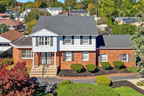 Photo of 1538 10th Street, West Babylon, NY 11704 (MLS # 926598)