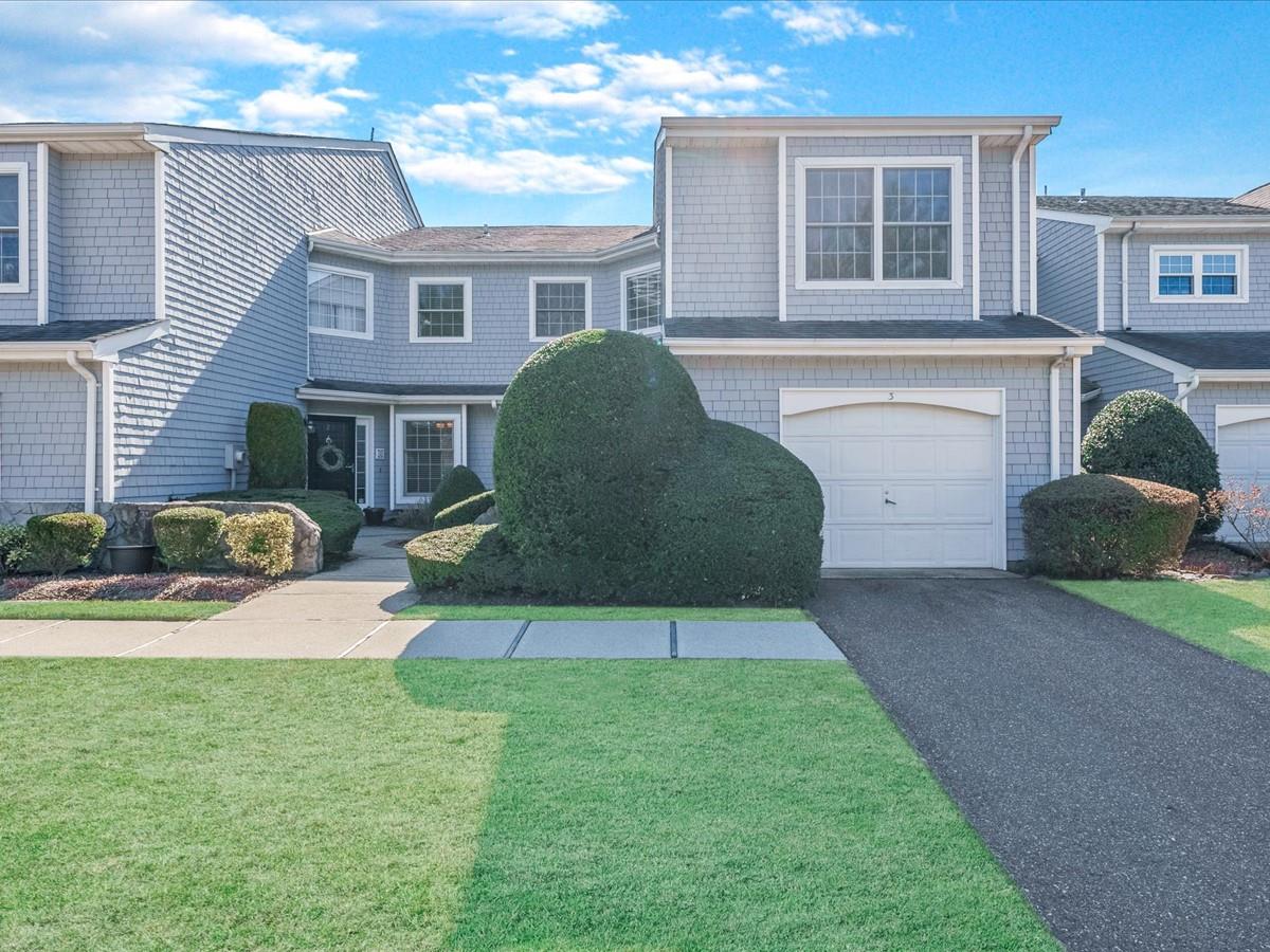 3 Lakebridge Drive, Kings Park, New York image 1