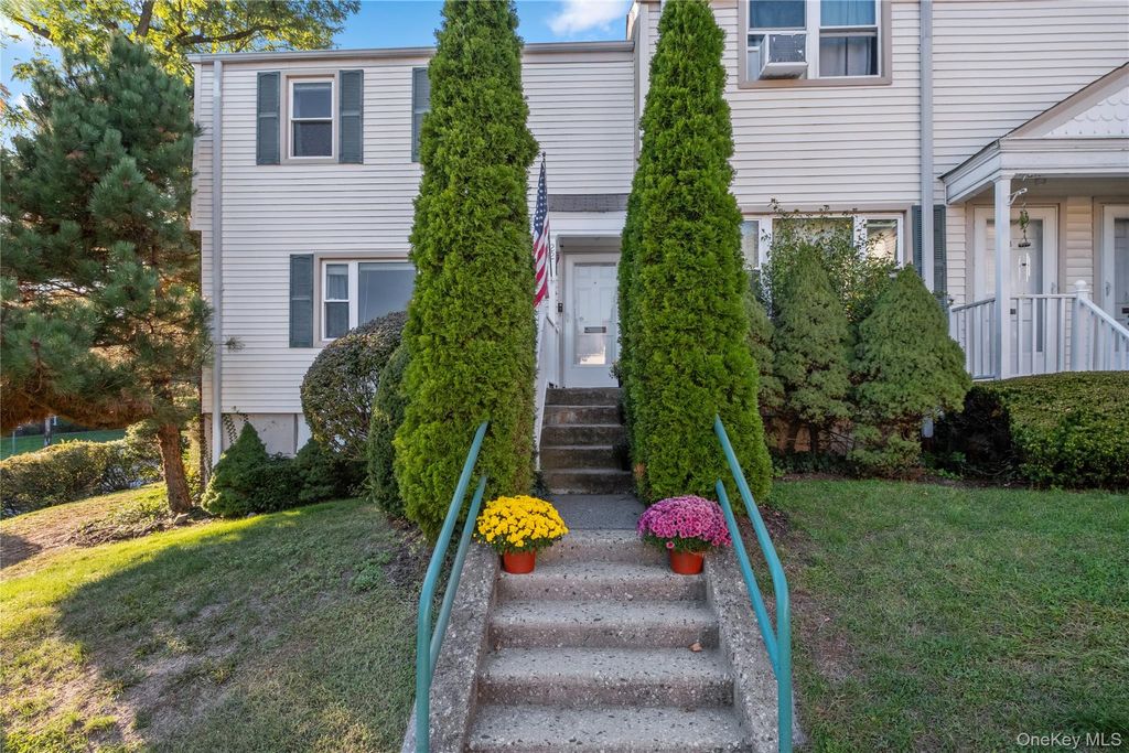 Photo of 737 Tuckahoe Road #22, Yonkers, NY 10710 (MLS # 921945)