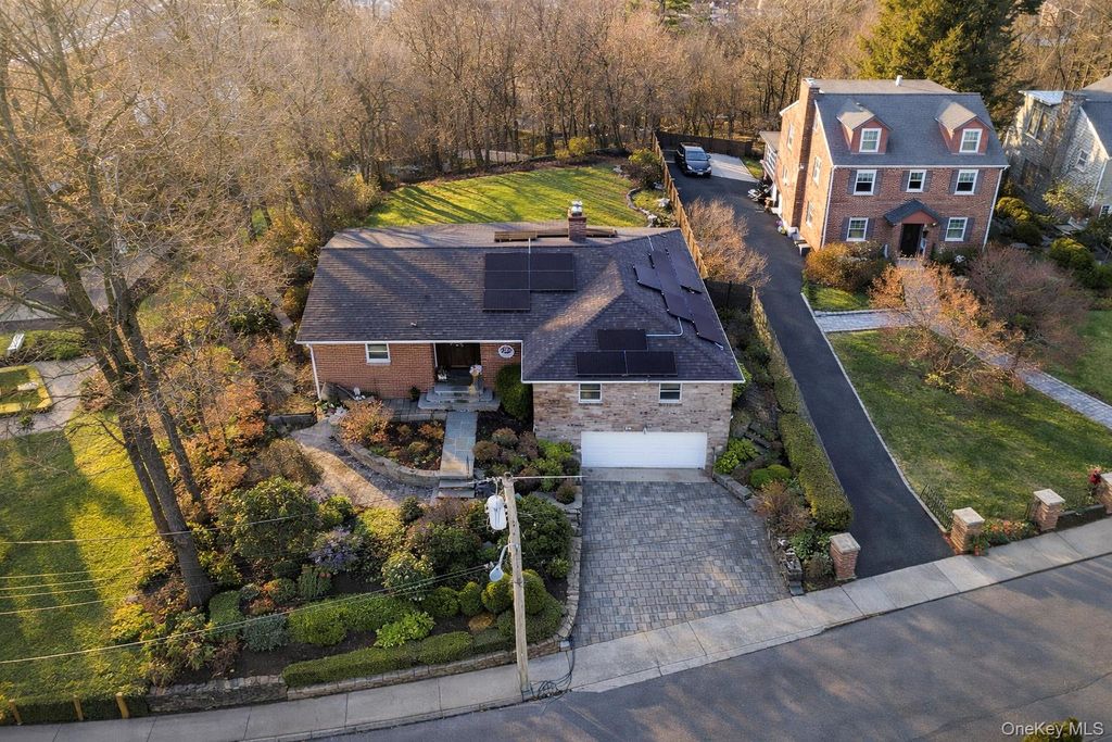 Photo of 111 Alta Avenue, Yonkers, NY 10705 (MLS # 954405)