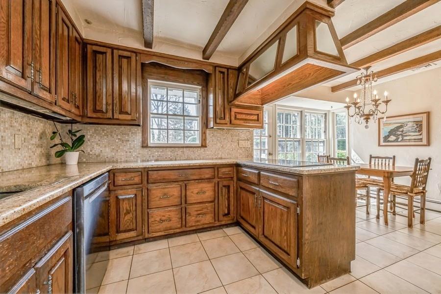 7 W The Rise Drive, Woodbury, New York image 11