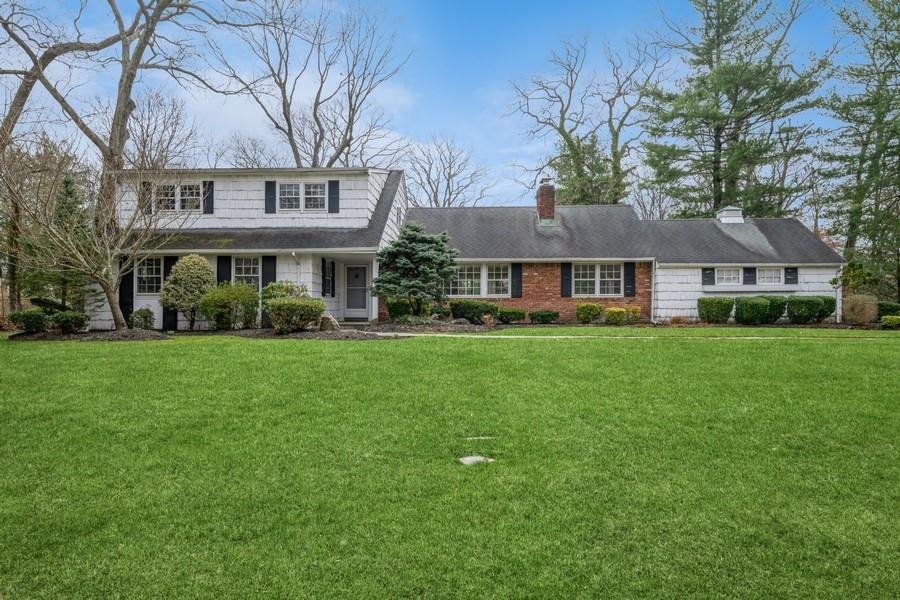 7 W The Rise Drive, Woodbury, New York image 2
