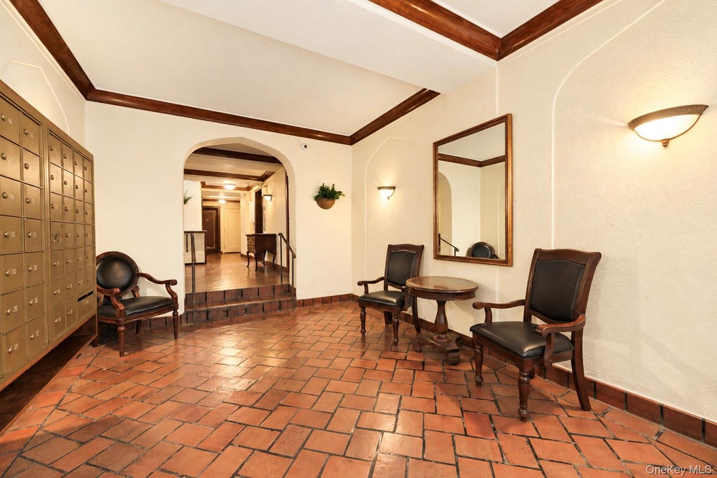 Photo of 100 Parkway Road #4C, Bronxville, NY 10708 (MLS # 996950)